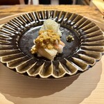 温石 - 炭火焼き伊勢海老　
      　　マコモダケの素麺、紫蘇の実の塩麹漬け