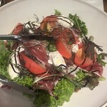 ポワンエリーニュ - プロシュートとマスカルポーネチーズのサラダ(¥1,500)