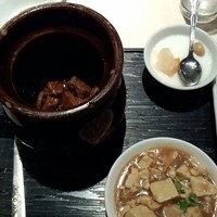 金香楼 - 牛スジと牛肉の壷煮＋豆腐煮込みセット（800円）ご飯とスープはおかわり自由です