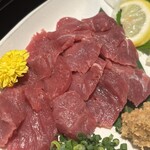 博多もつ鍋 いちたか - 赤身上馬刺し　けっこう量がありました