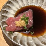 博多もつ鍋 いちたか - 馬刺しは生姜と青ネギで　ピンぼけです♪