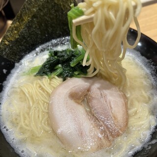 横浜家系ラーメン一蓮家_2