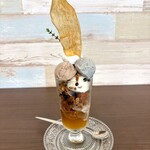 ファヴォリ - パフェ後ろから