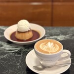 anea cafe 松見坂 - 『生キャラメルと岩塩の固めプリン¥820』 『CAFE LATTLE¥700』