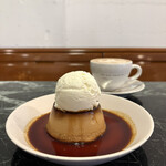 anea cafe 松見坂 - 『生キャラメルと岩塩の固めプリン¥820』 『CAFE LATTLE¥700』