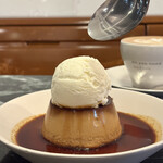 anea cafe 松見坂 - 『生キャラメルと岩塩の固めプリン¥820』 『CAFE LATTLE¥700』