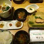 玉之湯 - 朝食のうちテーブルにセットされているもの(2014年)