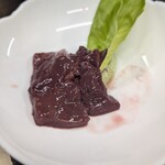 スタミナ苑 - レバー　ピカピカ（2回目）です！（数枚焼いてしまった後です）