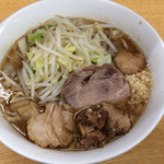 ラーメン二郎 - ラーメン 700円　麺半分・ヤサイ少なめ・ニンニク・カラメ