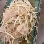 べに屋 - 肉もやし炒め680円