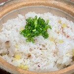 炭火焼肉 たくみ - さつまいもとゴマの炊き込みご飯