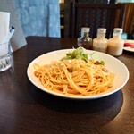 チーザー - ランチ限定のカルボナーラが食べてみたかったので

●濃厚チーズカルボ　1,100円

を注文してみた

卵黄がシッカリと使われていて
麺を持ち上げるとチーズがトロけて伸びて