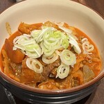 せいじ - 豚もつと豚肉のキムチ煮込み700円でボリューム満点。神出鬼没