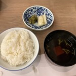 金太郎温泉 - 赤だし、富山産こしひかり、香の物