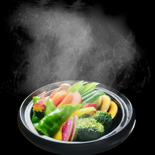 名物！【蒸し土鍋】自家製ポン酢・黒胡椒だれ・胡麻ダレでどうぞ