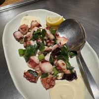 甚六 - タコの焼いたやつ。マヨネーズが2箇所あるのがイイですね