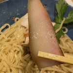 なにわ麺次郎 雅 - 焙じ茶で燻製した炭火吊るし焼きチャーシュー