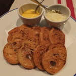 ローブリュー - アイオリソースとチーズとバゲット