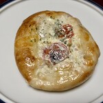アブミ ベーカリー - ツナパン