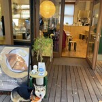 Hygge by ØC - 出入口と店内