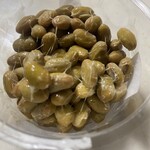 水戸納豆 - 青みがかった大豆。青大豆の納豆好きだから一番に食べました。