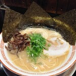 博多長浜らーめん 六角堂 - 料理写真:長浜らーめん880円