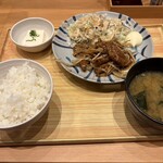 やよい軒  - 料理写真:暫く待つと注文したダイズミートの生姜焼き定食830円の出来上りです。