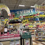 INFUSION Coffee ＆ Tea - グアムにオープンして間もない『ドンキ村』‼️
            日本でいう『ドンキホーテ』です！
            興味あって入ってみると…
            いきなり『日本』のようでした♪