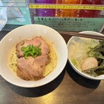 麺や 青雲志 - 生ハラペーニョの緑が良いですな。
