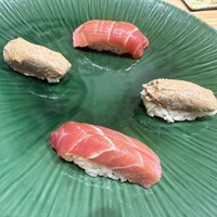 築地 すし Omakase - 中トロ、子持ち鮎