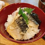 温々 - サバと海苔の佃煮丼。
サバに脂乗っていて美味しかった(^o^)