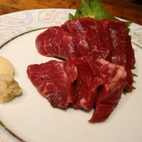 馬刺しと焼き鳥 グルマン三年坂 - 