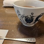 喫茶去 - 黒豆茶のようなお味のお茶  頻繁に注いでくださいます。
