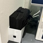 麺処 ゆずラボ｡ - 紙エプロンは券売機は左脇