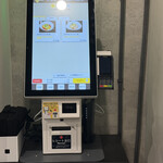 麺処 ゆずラボ｡ - 入って右奥にタッチパネル式券売機(＊完全キャッシュレス!現金不可!)