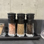 麺処 ゆずラボ｡ - 卓上の調味料①