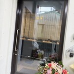 麺処 ゆずラボ｡ - 2階の店舗入口