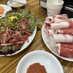 백제정육점 - 牛のともばら肉/100g【右】＋ユッケ/250g【左】（53,000ウォン）