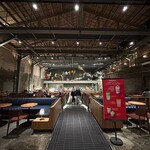 STARBUCKS COFFEE - 内観　※正面（元ステージ）が注文カウンター