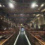 STARBUCKS COFFEE - 内観　※注文カウンターからの眺め（奥まで客席）