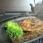 カナンフーズ - 料理写真:ジュージューハンバーグ