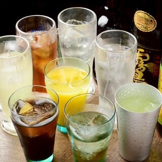 キリン生ビールを含む約20種の豊富な飲み放題メニュー
