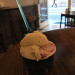 ジェラテリア アクオリーナ - 3種盛り チーズケーキ&チェリー いちじく イエローキウイ（630円）