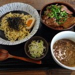 Aセット１０５０円（炭火焼き豚丼＋つけ麺ハーフ）