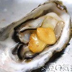 かき小屋ヒノマル - 焼き牡蠣＋ガーリックチップ