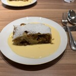 自家焙煎珈琲工房 カフェ バーンホーフ 三番街店 - アップフェルシュトゥルーデル　1,130円