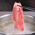 しゃぶ扇 - 料理写真:当店最高級の鹿児島産黒毛和牛。とろけます。