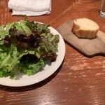 Taverna GUSTAVINO - サラダとパン