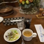 東京カフェレストラン フレスカ - サラダ、スープ、アイスコーヒー