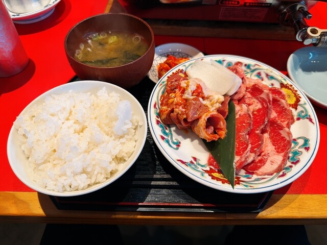 Shokuniku Kojou Chokuei Yakiniku Horumon Guam Honten photo 2